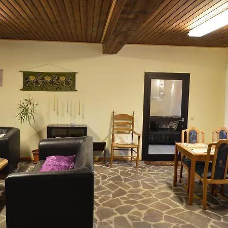 Near Castle Ruins Appartamento Manderscheid