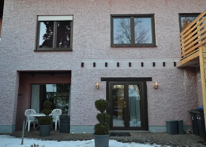 Near Castle Ruins * マンダーシャイト